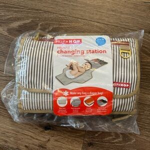 Skip Hop Pronto Changing Station